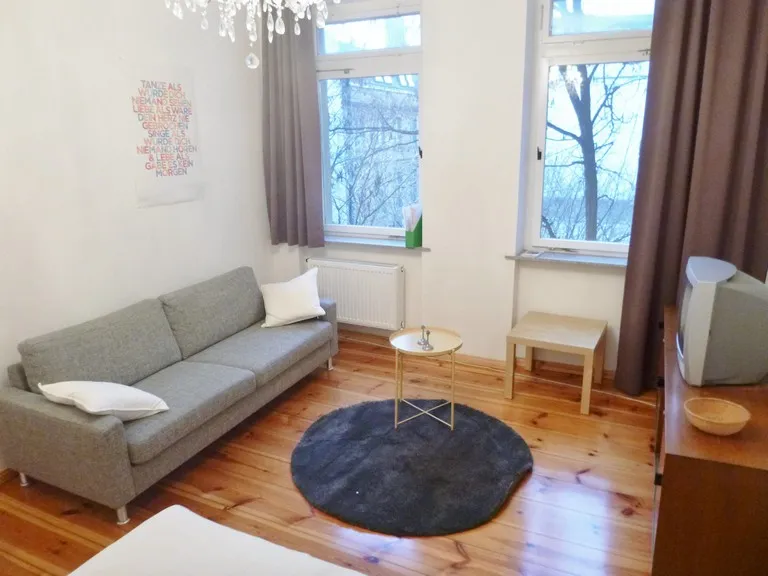 Bright 1-Room Studio with Balcony near Schönhauser Allee — photo 1